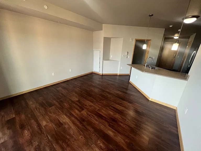 Venture Luxury High Rise — Photo 7
