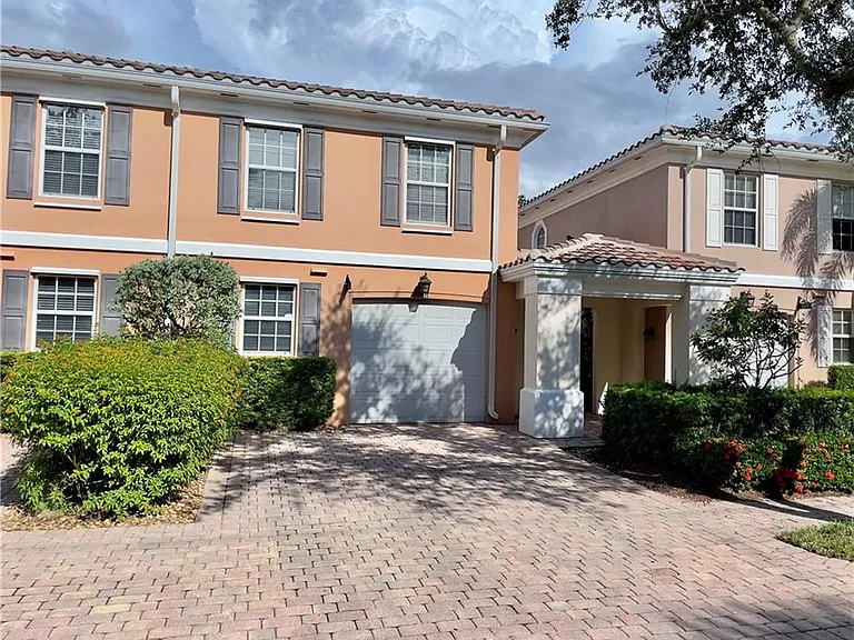 5601 Cove Cir — Photo 1