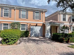 5601 Cove Cir, Naples, FL 34119