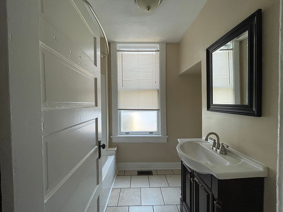 1st image of 3304 2nd Ave #1