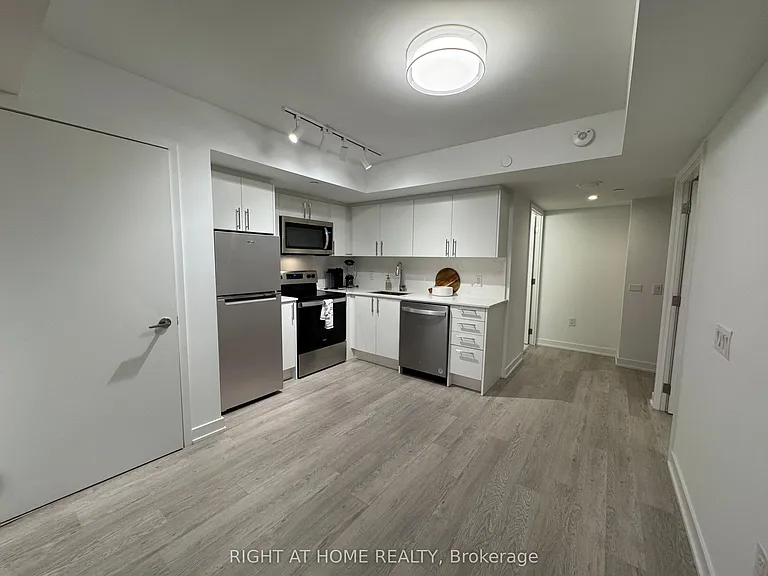 3 Strathgowan Ave #318 — Photo 4