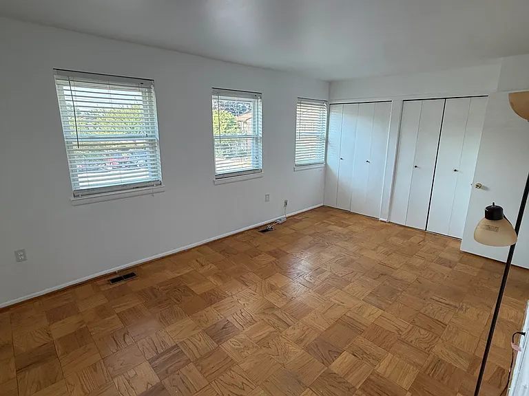 2324 Sun Valley Cir #J — Photo 11