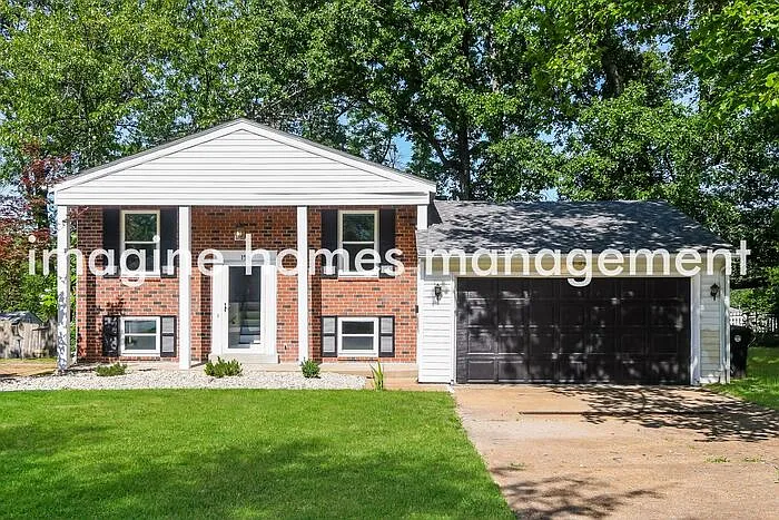 156 Oakside Ln — Photo 1