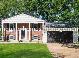 156 Oakside Ln, Saint Louis, MO 63122