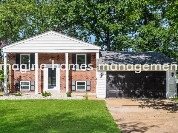 156 Oakside Ln, Saint Louis, MO 63122
