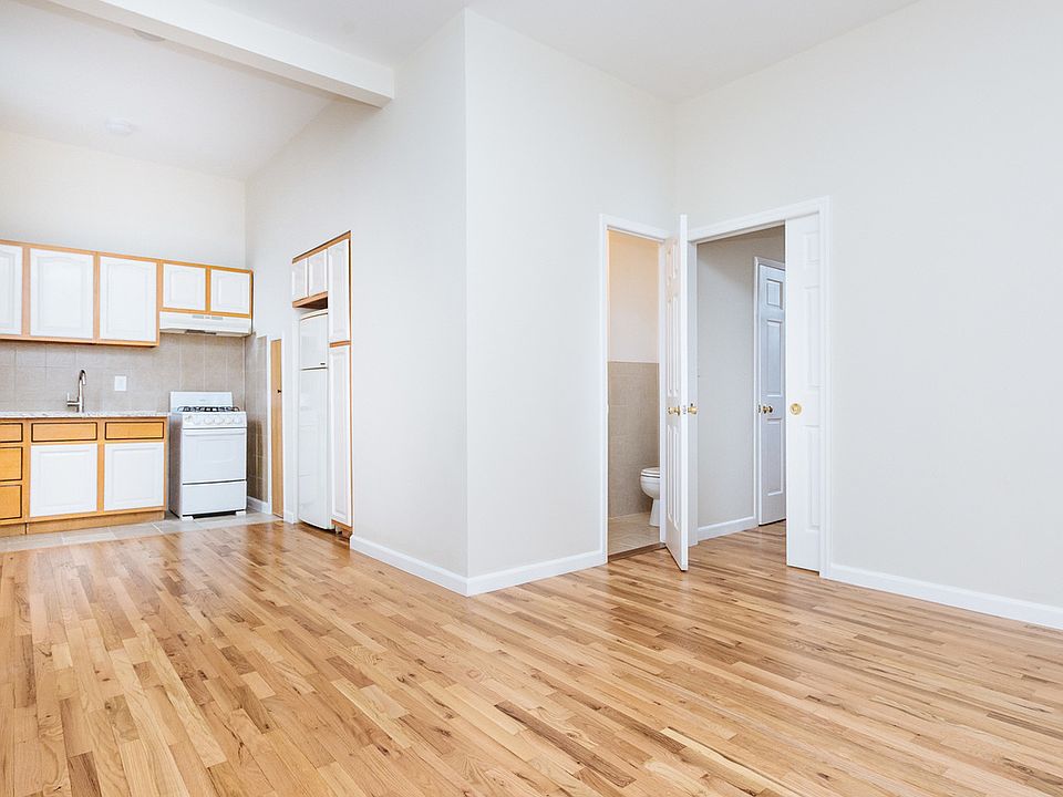 1st image of 75 Eagle St #10