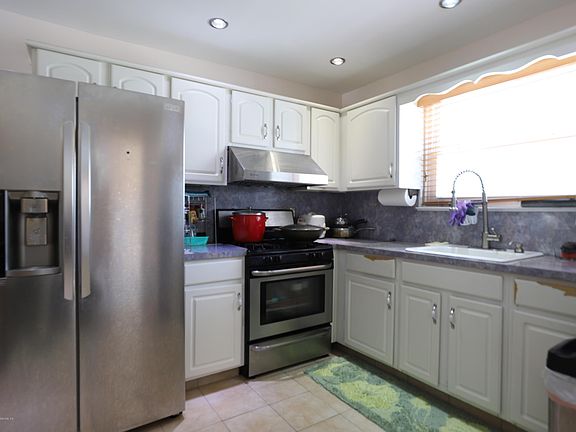 3rd image of 447 Bedford Ave