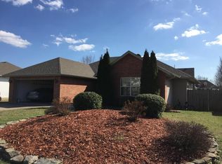 109 Kingsley Dr, Monett, MO 65708