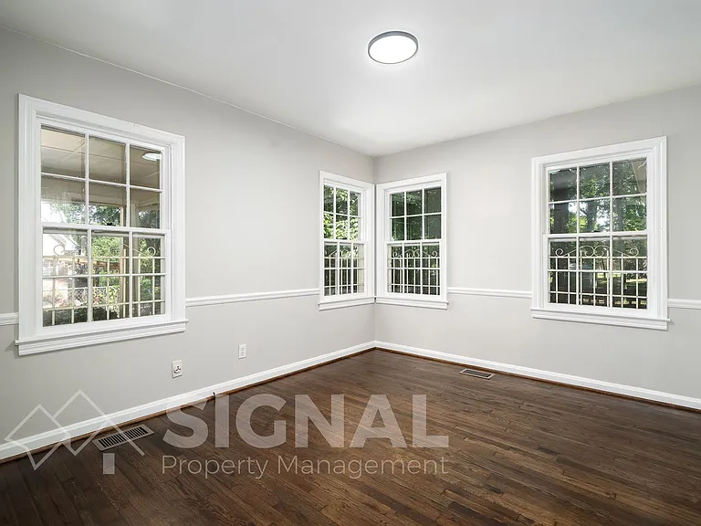 736 Martinwood Rd — Photo 10