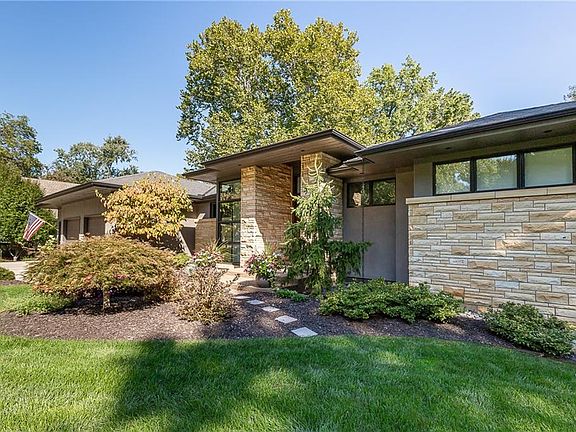 5th image of 9645 Manor Rd