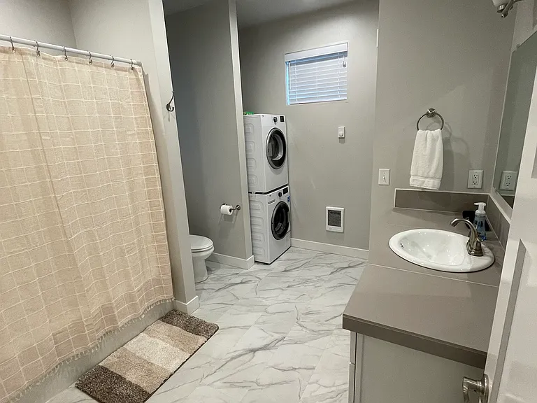 4430 Cable St — Photo 6