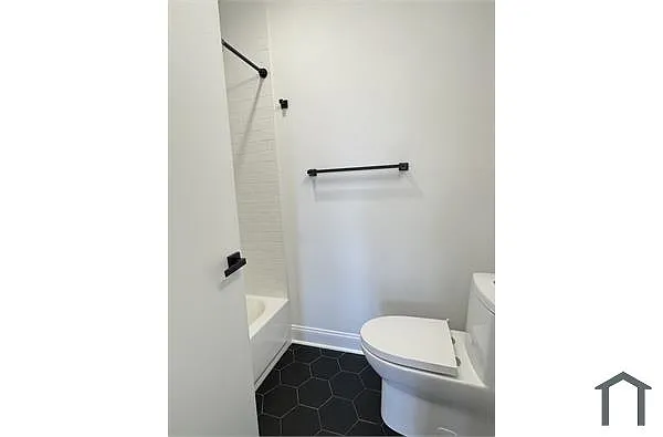 Building Photo - 4126 Parkside Ave #4F