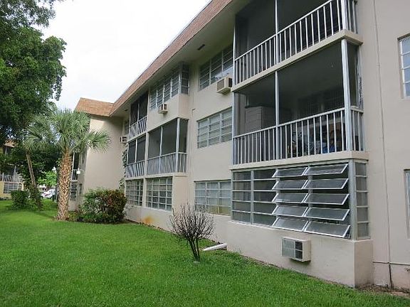 2nd image of 1550 NE 191st St APT 109