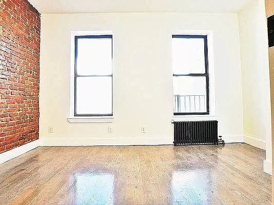 4th image of 53-23 Roosevelt Ave #3R