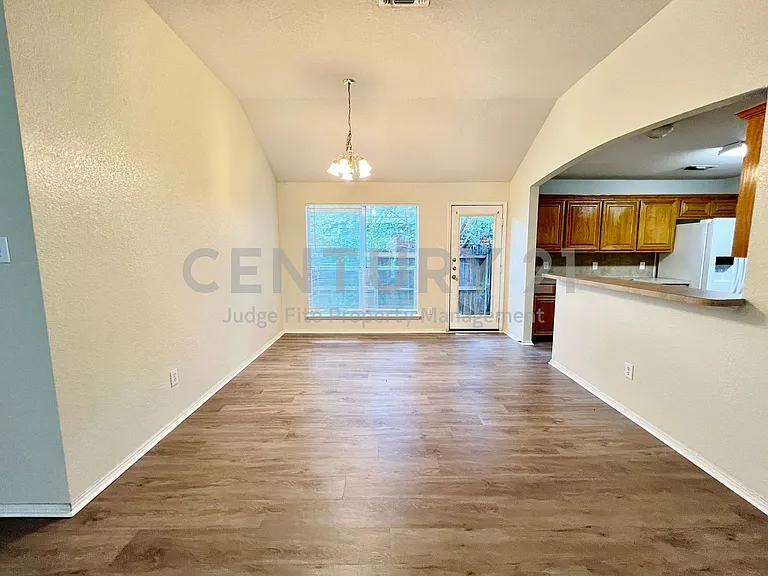 1103 Savage Dr — Photo 5