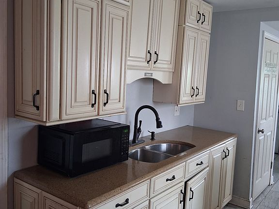 4th image of 6110 Music St