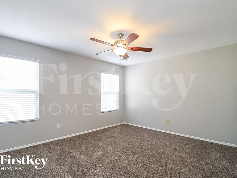 530 Martha Ct — Photo 7