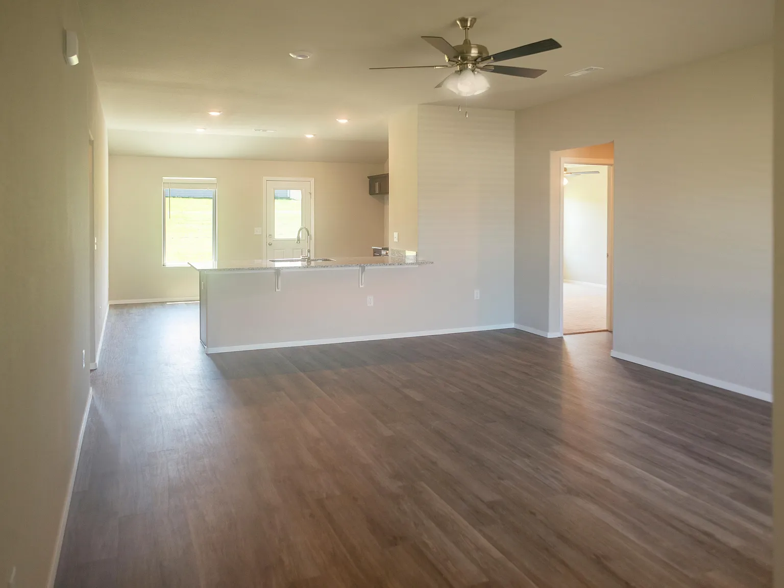4 bed, 1559 sqft, $2,200 — Photo 4