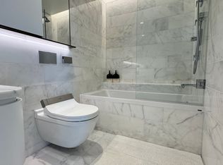 1408 Robson St #1801, Vancouver, BC V6G 0E8