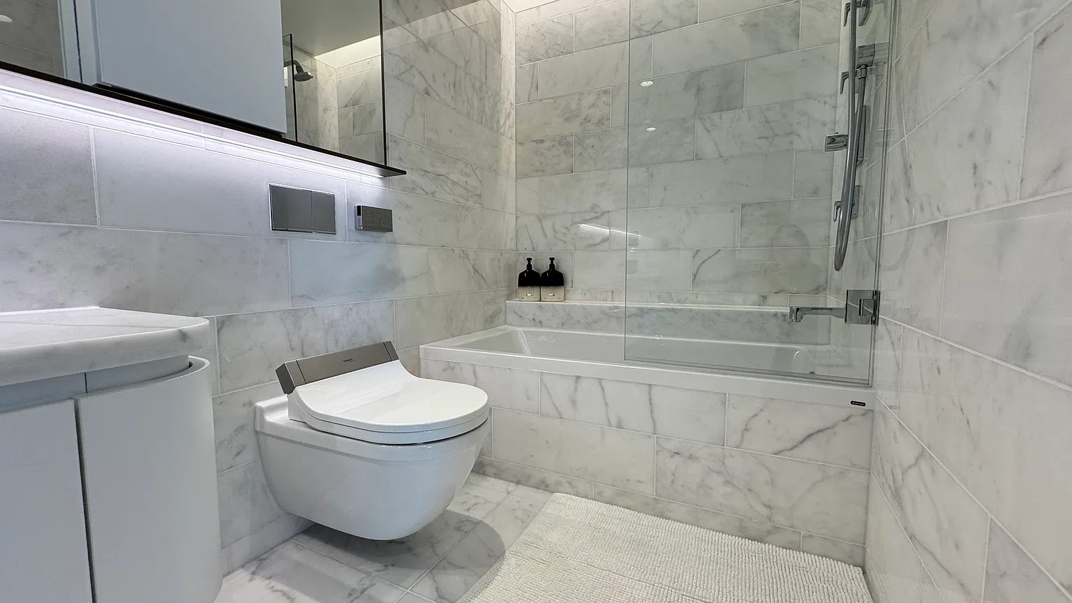 1408 Robson St #1801 photo 1