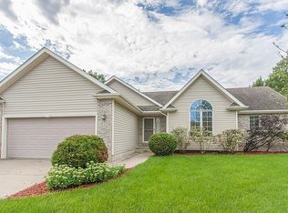 12220 Oak Brook Dr, Urbandale, IA 50323