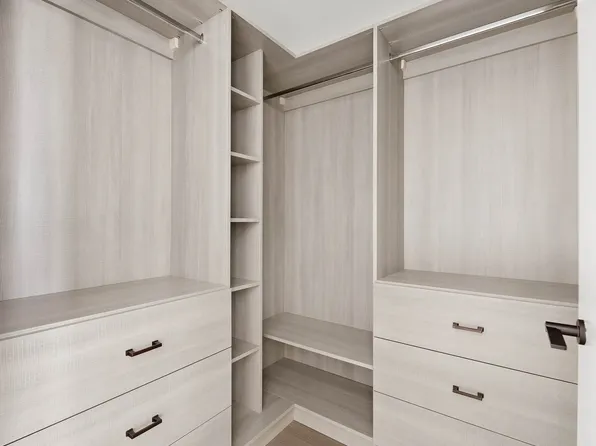 30 Riverside Boulevard image 10 of 16