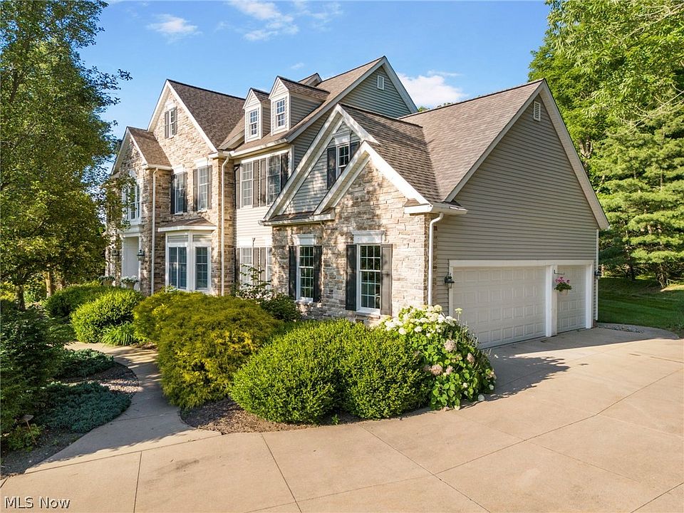 1st image of 3985 River Oaks Dr