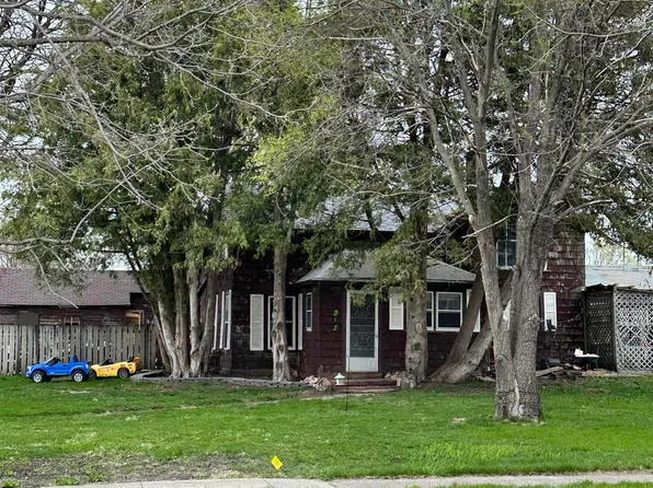 815 Young St, Jesup, IA 50648