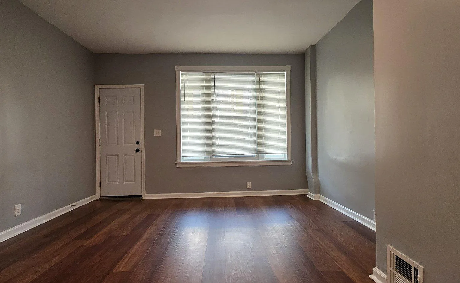 3 bed, 1.0 bath, 1024 sqft, $1,700 — Photo 4