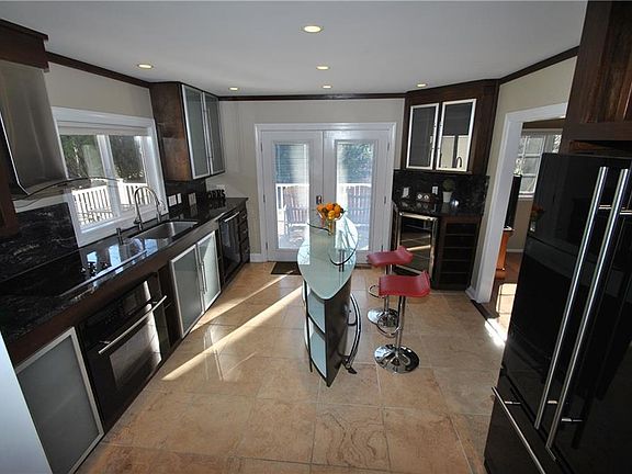 5th image of 339 E Westfield Blvd