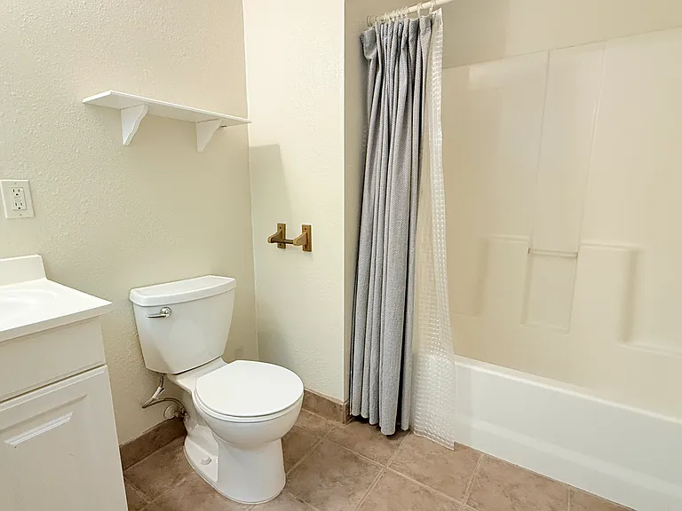 550 Highland Dr — Photo 14