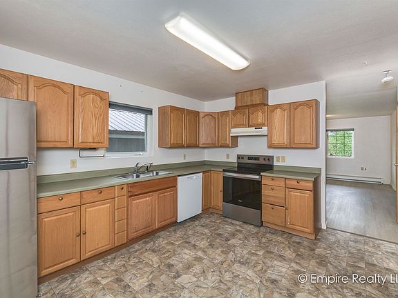3rd image of 905-907 Sanctuary Ln