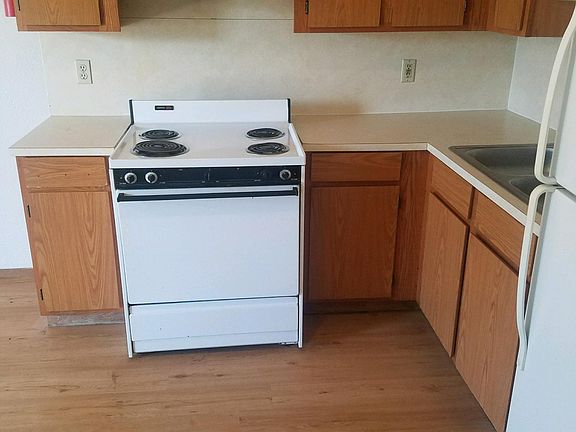 3rd image of 301 S Avenue D APT 2