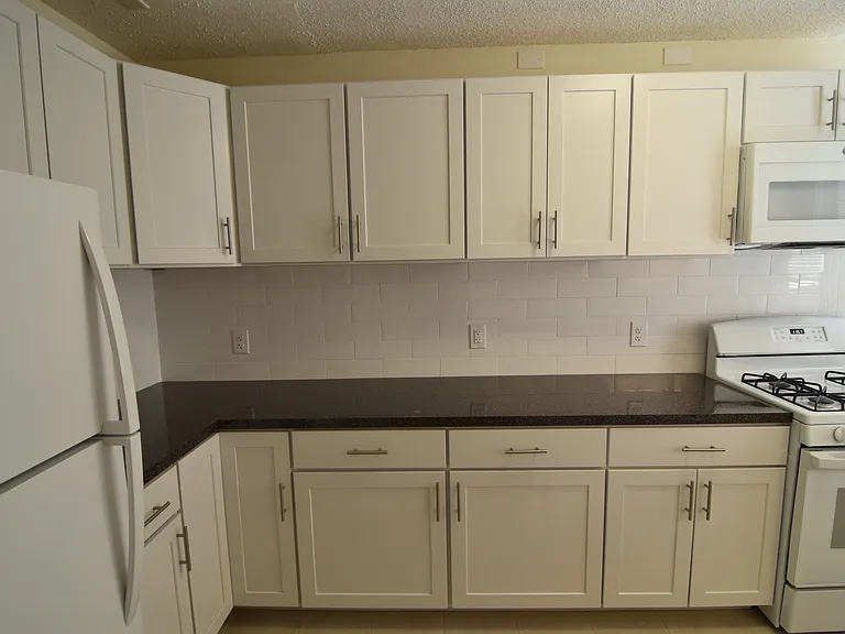 5 Barrows St #4 — Photo 1