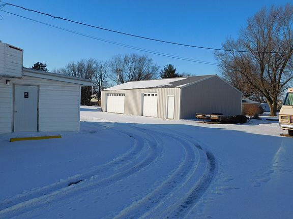 4th image of 605  W.  5 Th St.