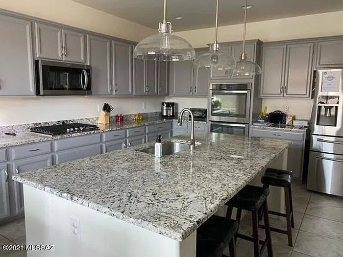 4 bed, 3.0 bath, 2776 sqft, $2,495 — Photo 4