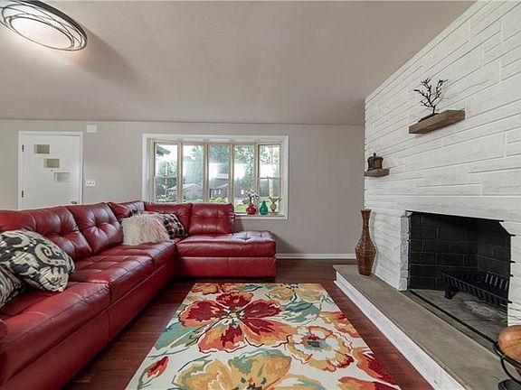4th image of 2809 Rollins Dr