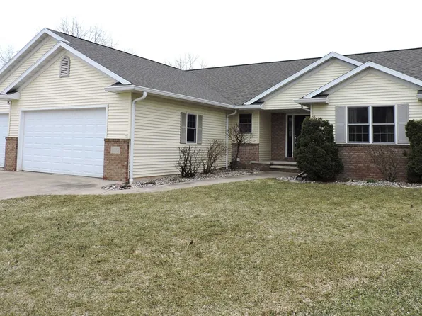 1075 Island Estates Ct, Oshkosh, WI 54901