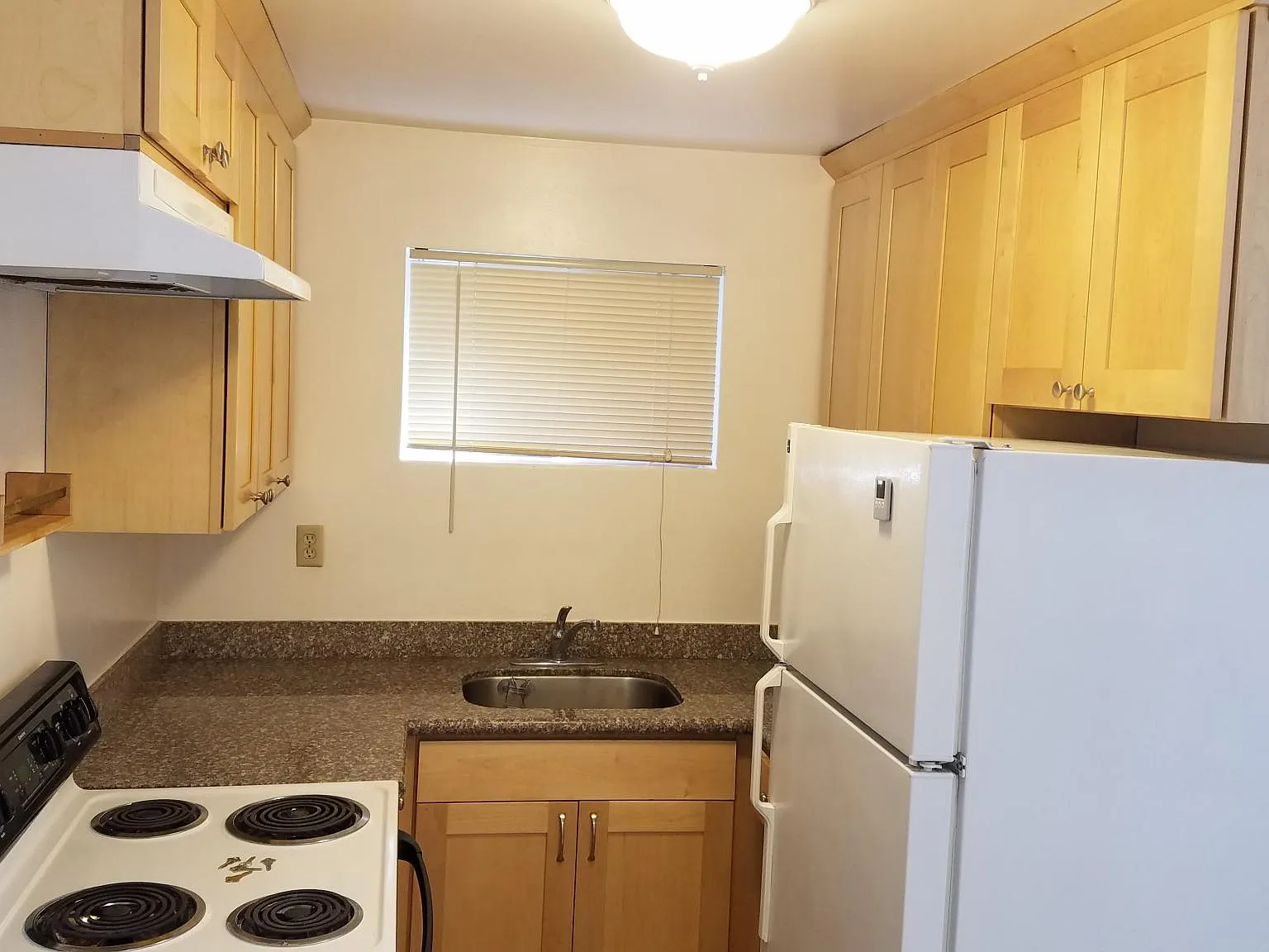2221 Yale Ave E — Photo 2