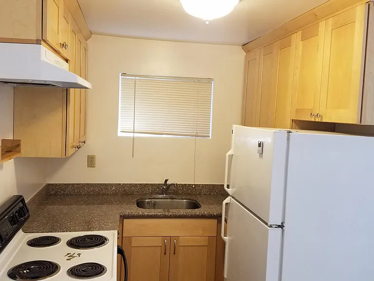 2221 Yale Ave E #1 — Photo 2