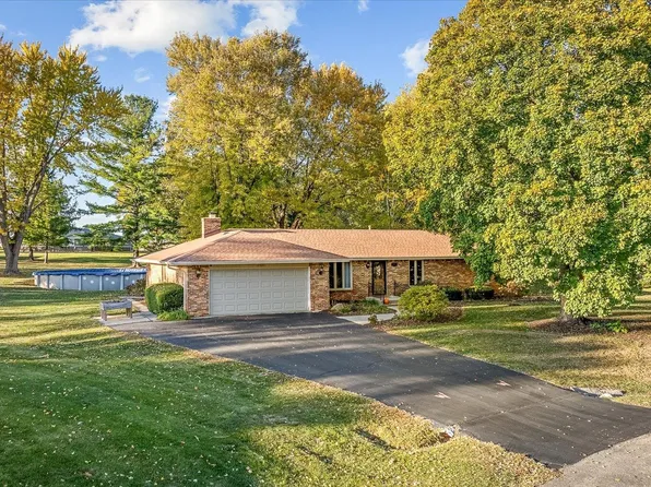 8181 W Hilltop Ct, Winnebago, IL 61088