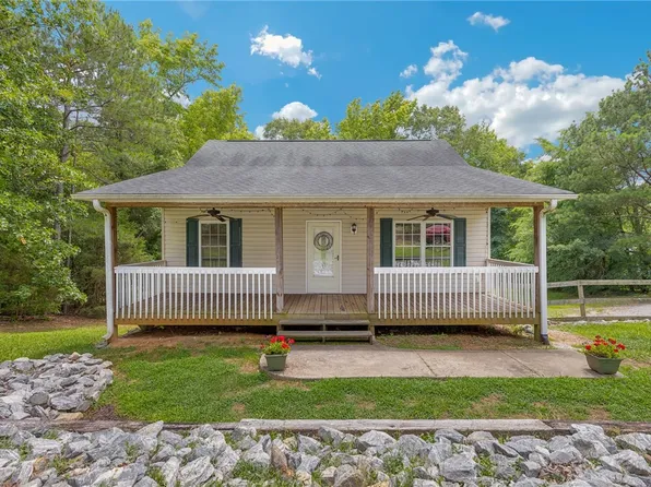 3706 Horseshoe Rd, Iva, SC 29655