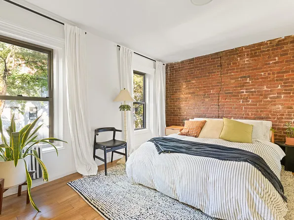 485 West 22nd Street image 5 of 19