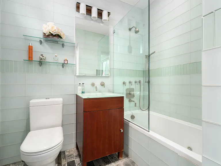345 E 50th St #5D — Photo 9