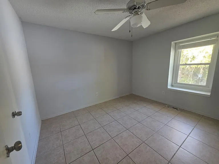 1619 Forest Dr #4 — Photo 11