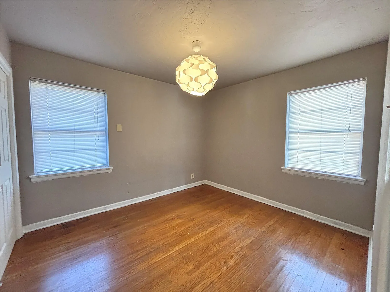 3 bed, 1071 sqft, $2,100 — Photo 4