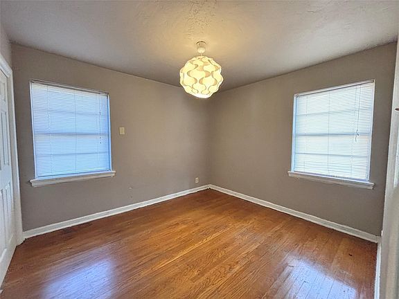 4th image of 1601 Park Pl