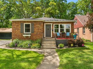 16 Beverly Blvd, Hobart, IN 46342