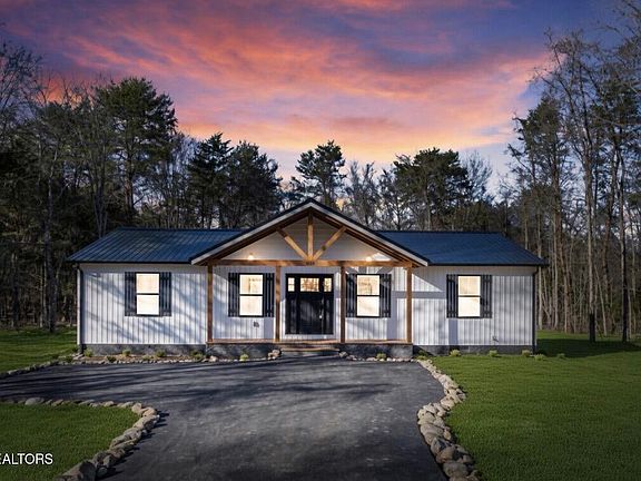 2nd image of 3614 Cove Ln