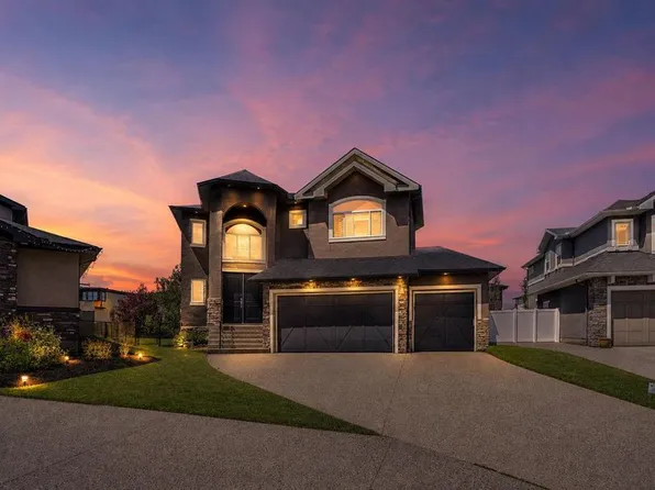 113 E Kinniburgh Bay, Chestermere, AB T1X 0M2